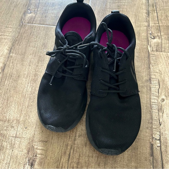 LA Gear black sneakers with arch support - Picture 2 of 2